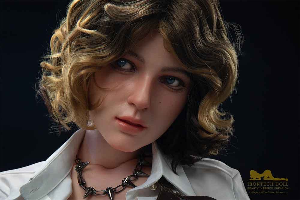 Irontech Doll Fenny - Kurvige Silikon Sexpuppe mit blonden Locken - 4