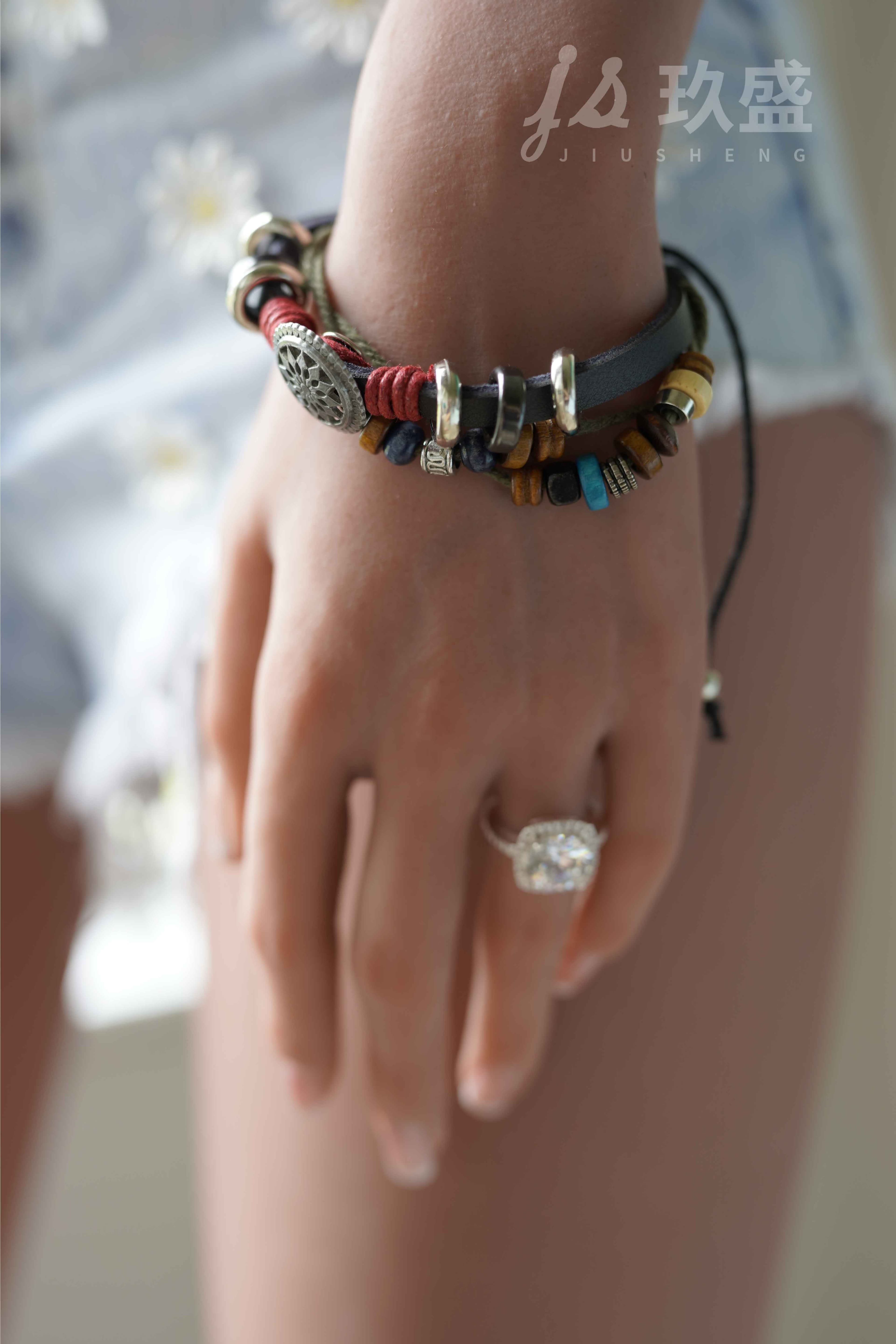 Jiusheng Salma - Kurvige Sexpuppe mit brünetten Highlights - 10