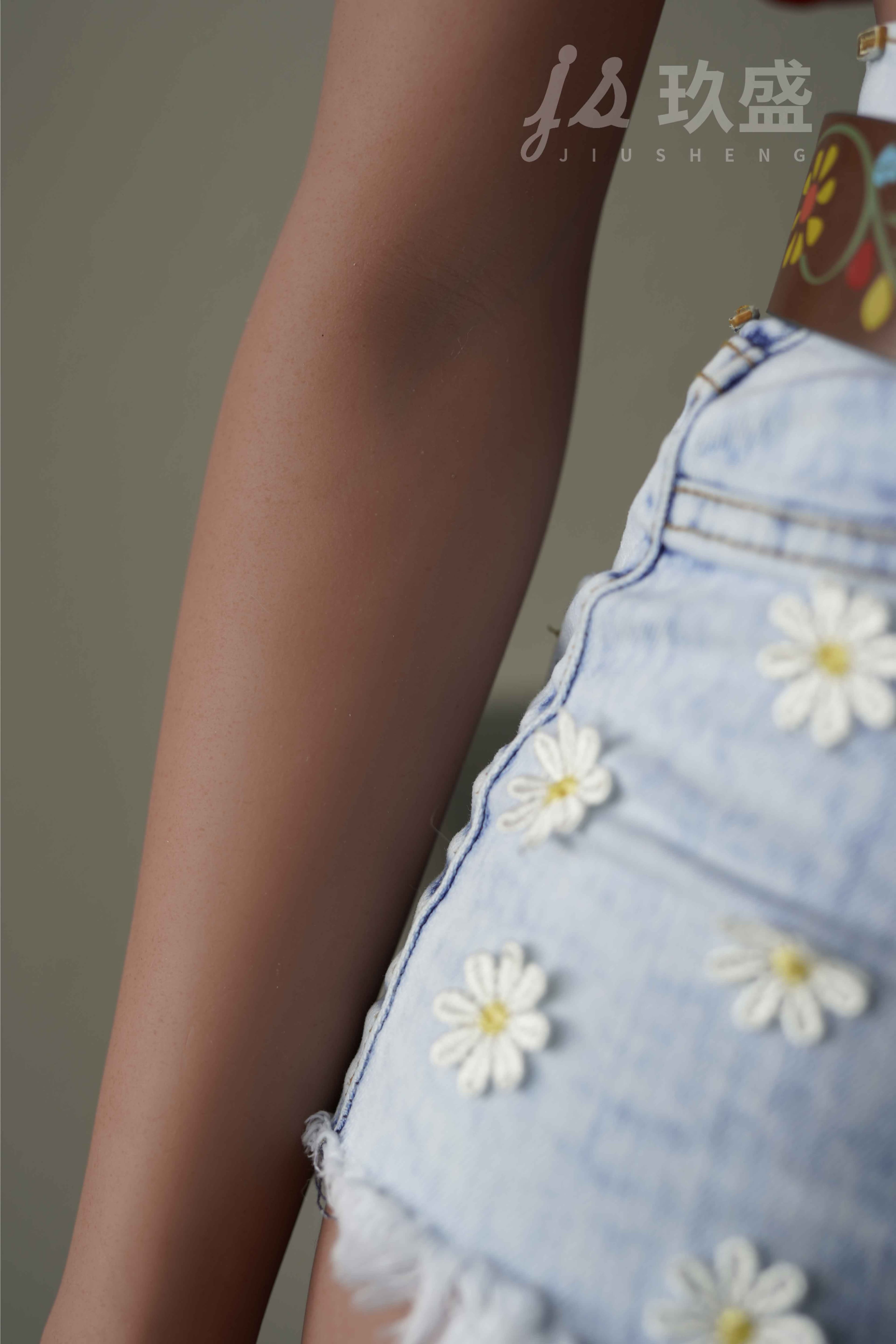 Jiusheng Salma - Kurvige Sexpuppe mit brünetten Highlights - 15