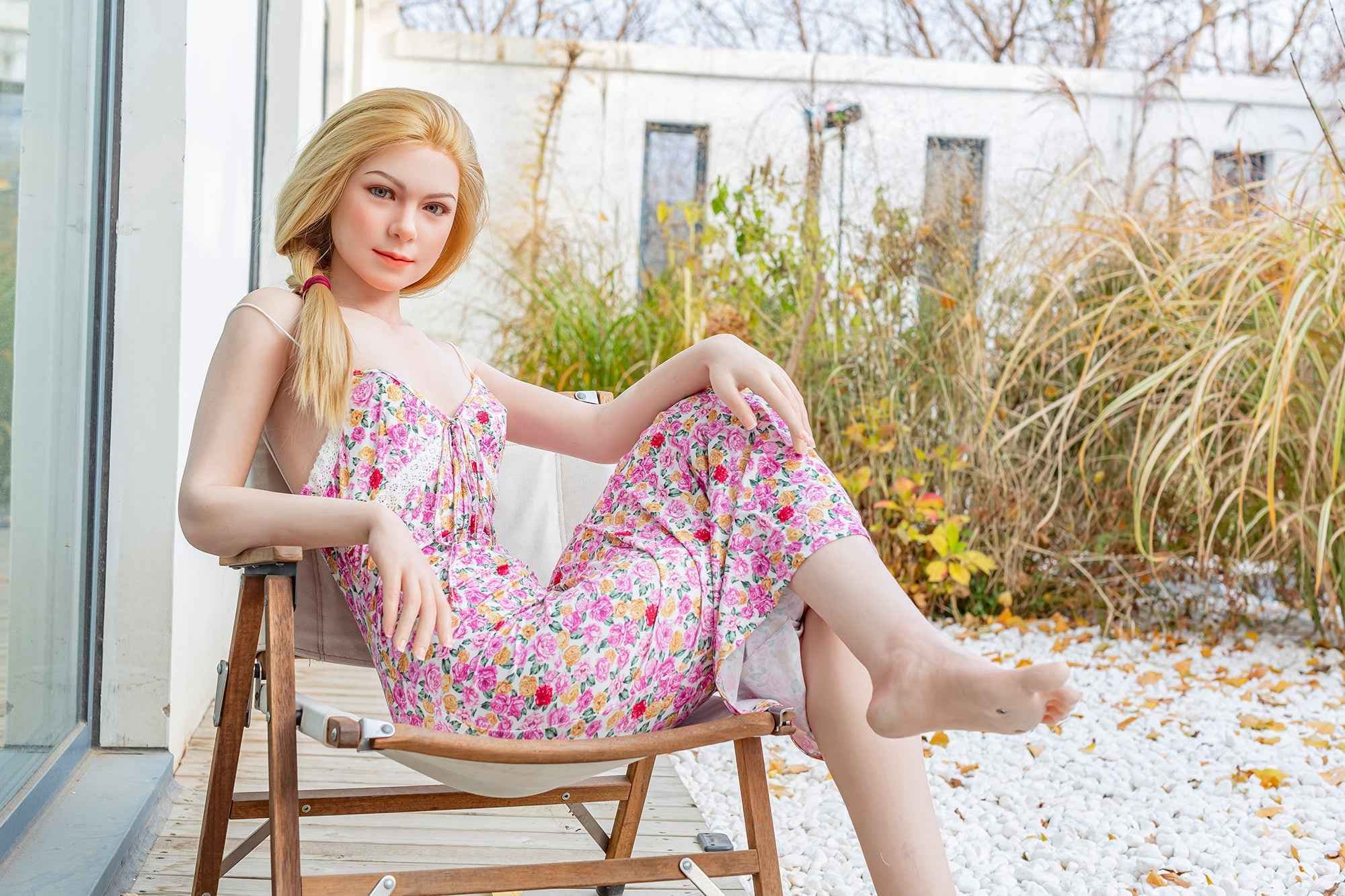 Starpery Kathi - Kurvige Silikon Sexpuppe mit blonden Haaren - 9